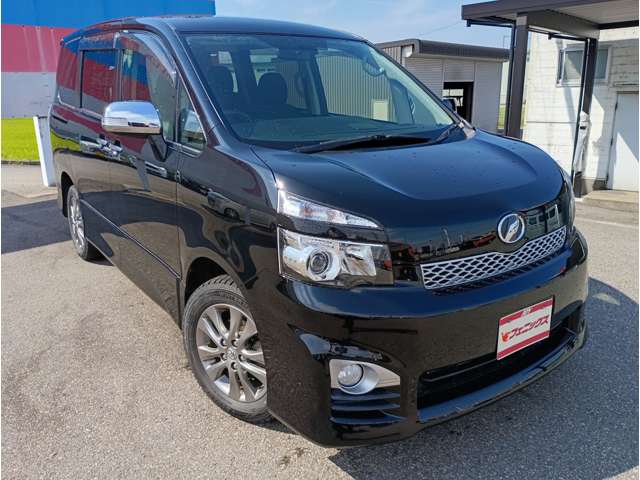2011 Toyota Voxy – thumbnail 4