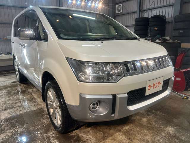 2011 Mitsubishi Delica D:5 – thumbnail 2