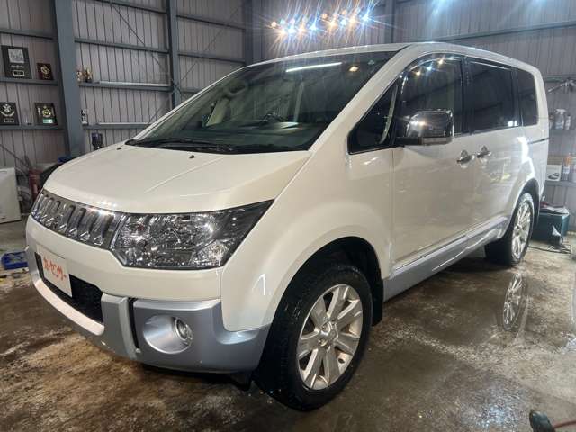 2011 Mitsubishi Delica D:5 – thumbnail 3