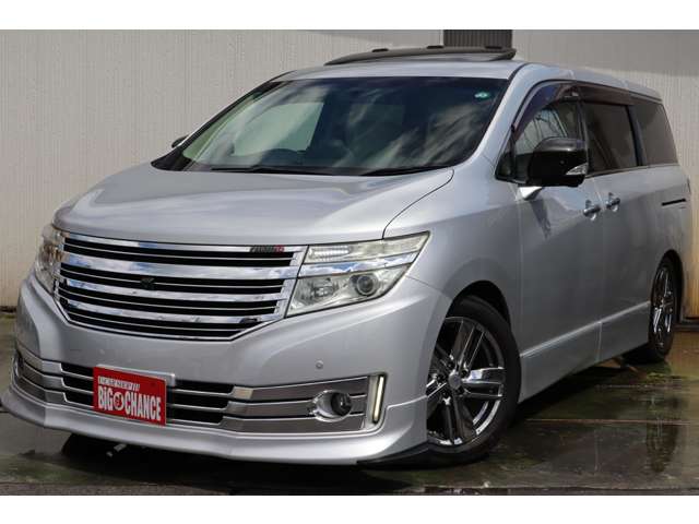 2011 Nissan Elgrand – thumbnail 2
