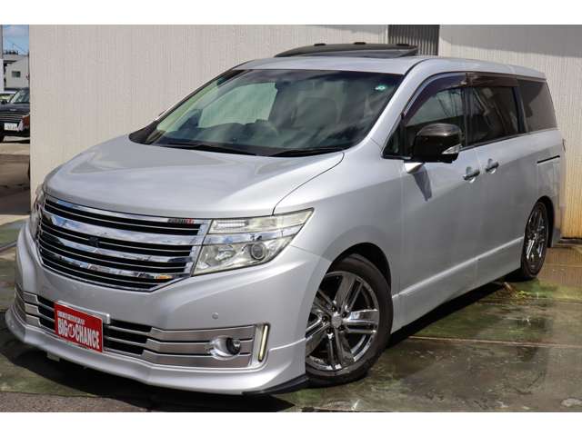 2011 Nissan Elgrand – thumbnail 4