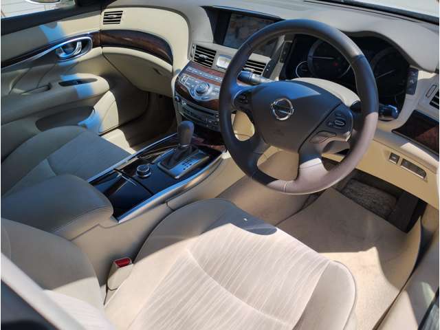 2011 Nissan Fuga Hybrid – thumbnail 3