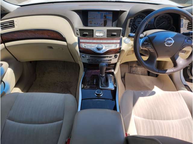 2011 Nissan Fuga Hybrid – thumbnail 4