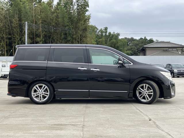2010 Nissan Elgrand – thumbnail 4
