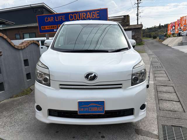2010 Toyota Voxy – thumbnail 2