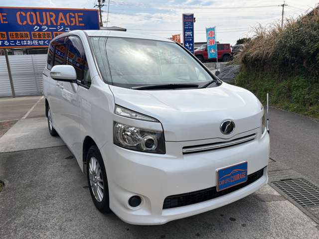 2010 Toyota Voxy – thumbnail 3