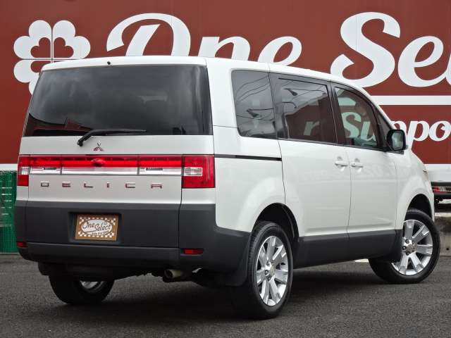 2010 Mitsubishi Delica D:5 – thumbnail 2