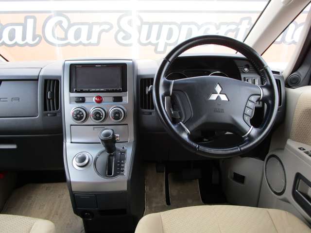 2010 Mitsubishi Delica D:5 – thumbnail 4