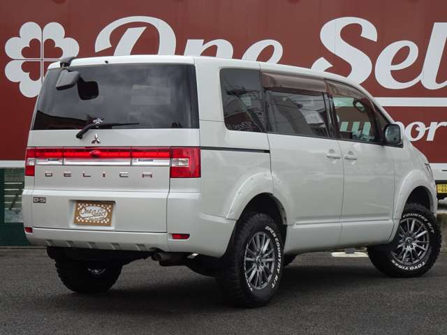 2009 Mitsubishi Delica D:5 – thumbnail 2