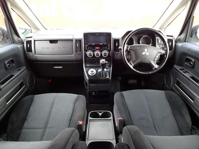 2009 Mitsubishi Delica D:5 – thumbnail 3