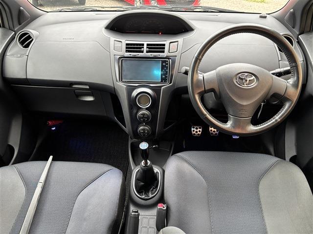 2010 Toyota Vitz – thumbnail 2