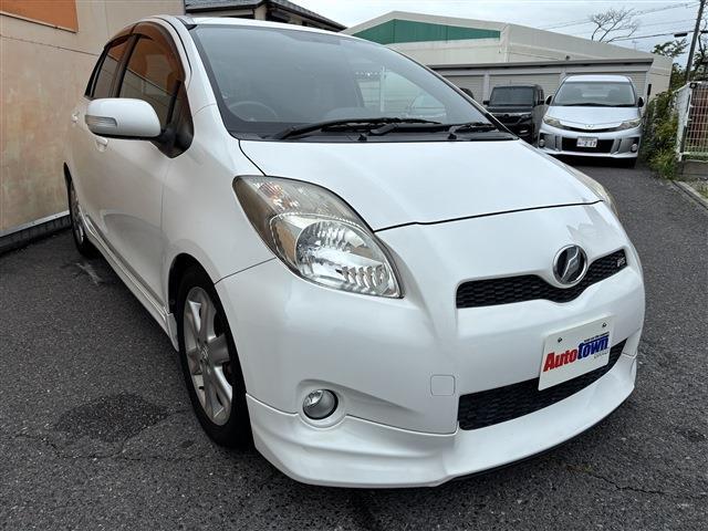 2010 Toyota Vitz – thumbnail 3
