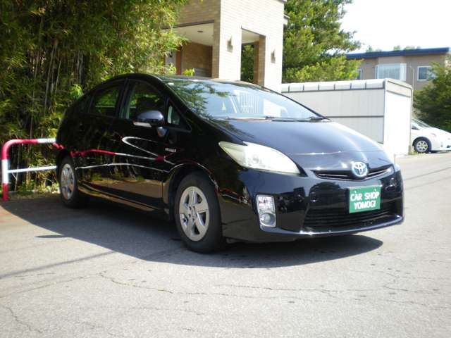 2011 Toyota Prius – thumbnail 2