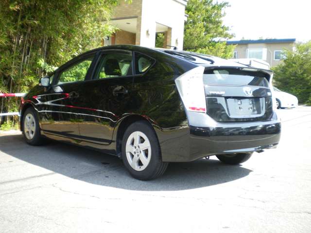 2011 Toyota Prius – thumbnail 3