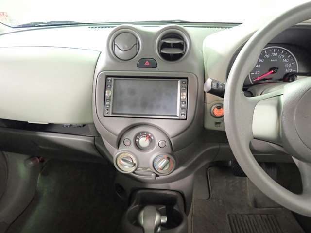 2011 Nissan March – thumbnail 2