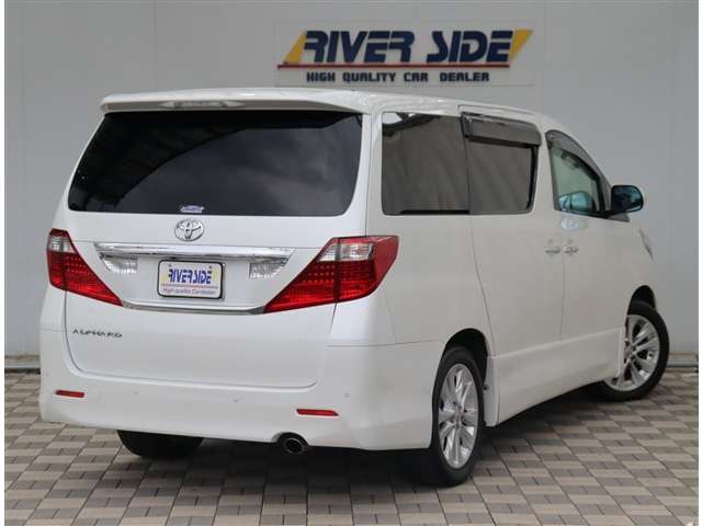 2010 Toyota Alphard – thumbnail 6