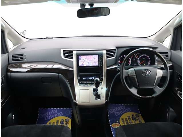 2010 Toyota Alphard – thumbnail 7