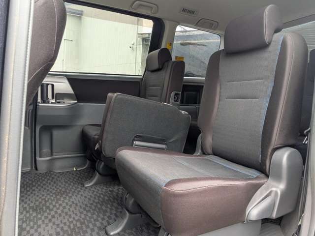 2009 Toyota Voxy – thumbnail 13