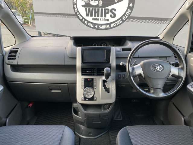 2008 Toyota Voxy – thumbnail 2