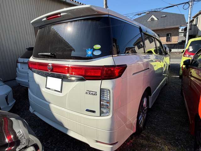 2011 Nissan Elgrand – thumbnail 4