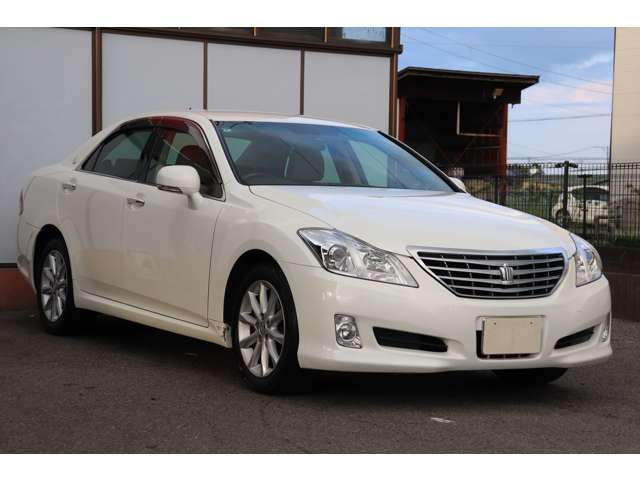 2009 Toyota Crown Royal – thumbnail 2