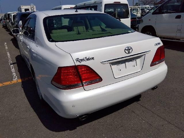 2004 Toyota Crown Royal – thumbnail 2