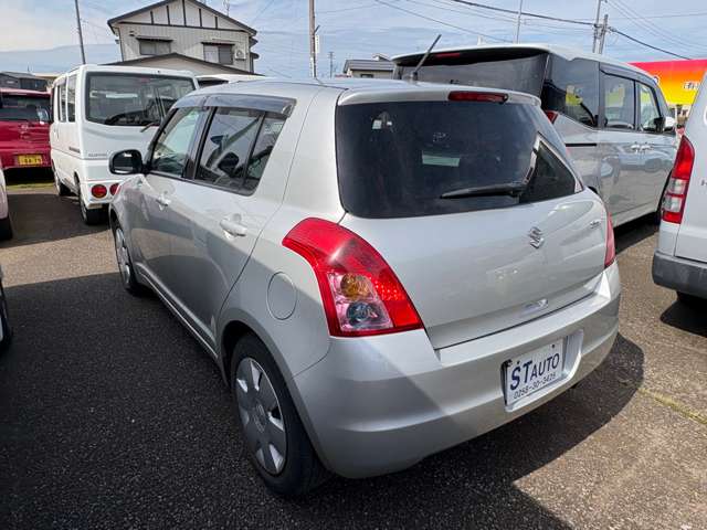 2010 Suzuki Swift – thumbnail 3