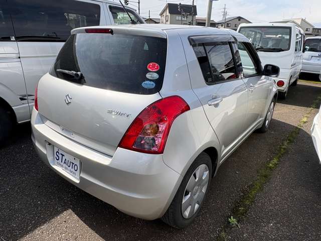 2010 Suzuki Swift – thumbnail 4