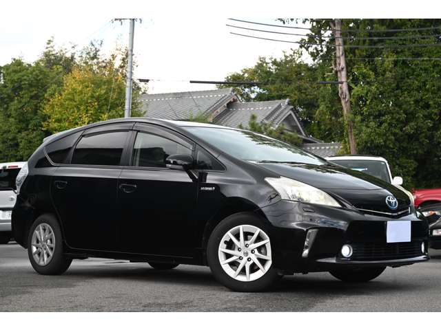 2011 Toyota Prius Alpha – thumbnail 3