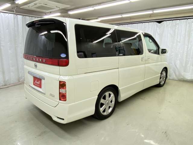 2006 Nissan Elgrand – thumbnail 2