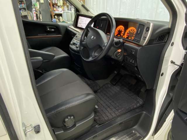 2006 Nissan Elgrand – thumbnail 3