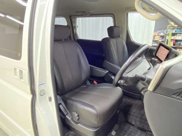 2006 Nissan Elgrand – thumbnail 4