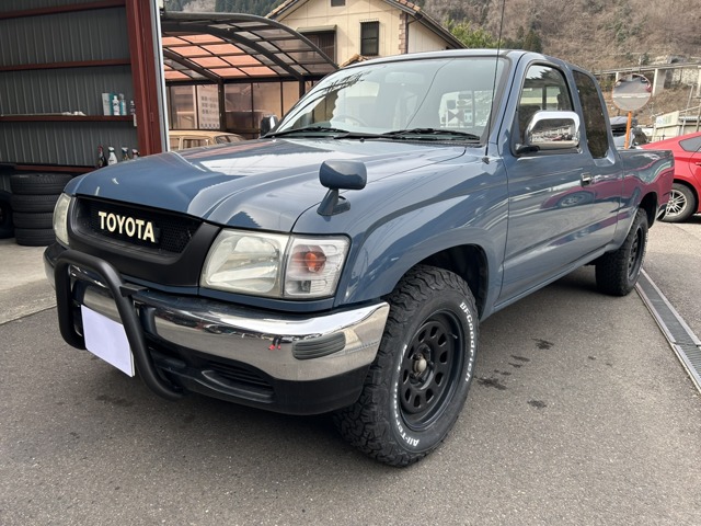 2003 Toyota Hilux