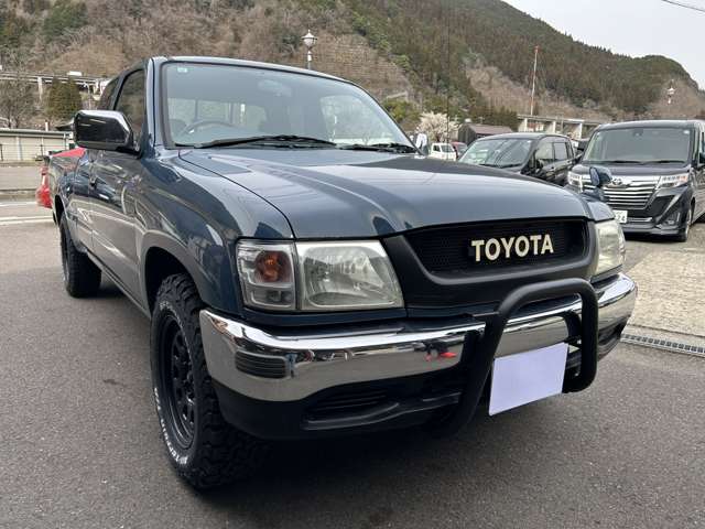 2003 Toyota Hilux – thumbnail 2
