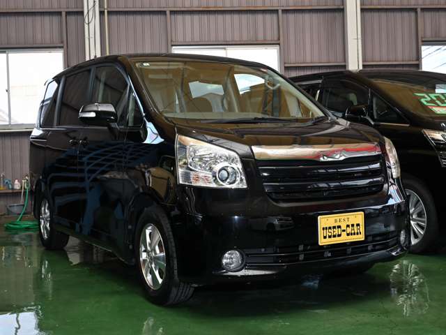 2008 Toyota Noah – thumbnail 4