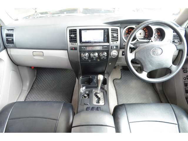 2008 Toyota Hilux Surf – thumbnail 3