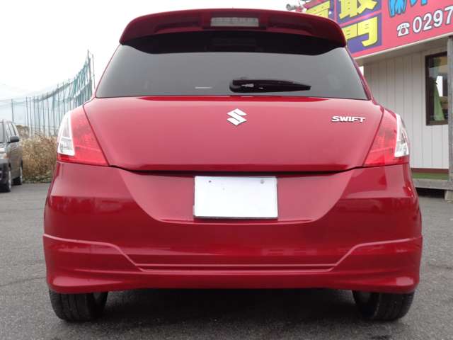 2011 Suzuki Swift – thumbnail 3