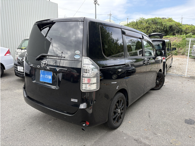 2011 Toyota Voxy – thumbnail 3