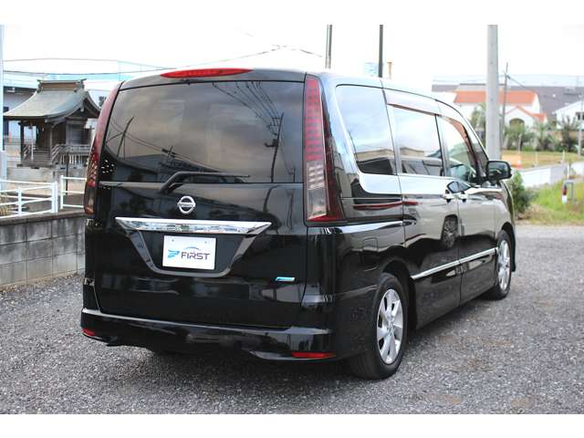 2011 Nissan Serena – thumbnail 3