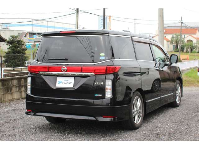 2011 Nissan Elgrand – thumbnail 3