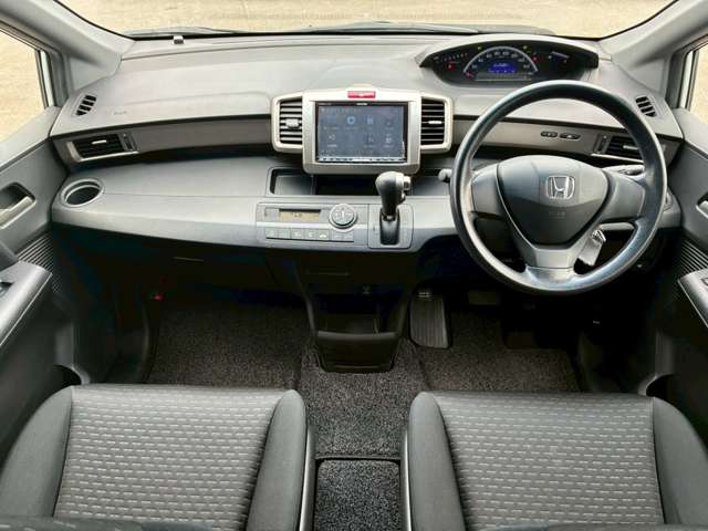 2011 Honda Freed Spike – thumbnail 4