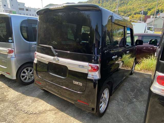 2011 Daihatsu Tanto – thumbnail 3