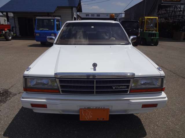 1987 Nissan Gloria Sedan – thumbnail 2