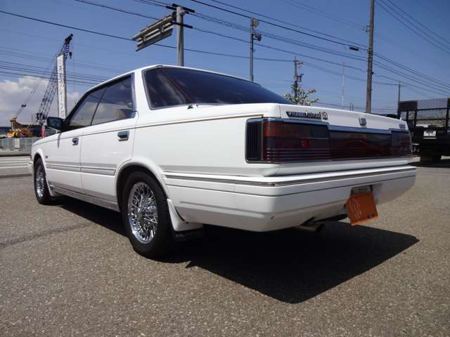 1987 Nissan Gloria Sedan – thumbnail 4