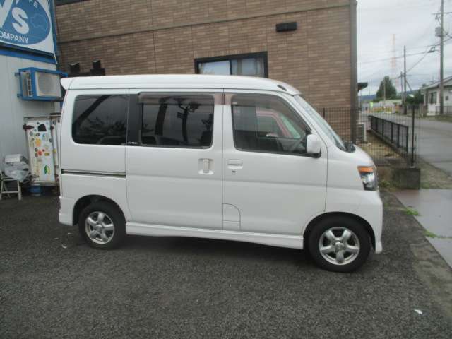 2011 Daihatsu Atrai Wagon – thumbnail 3