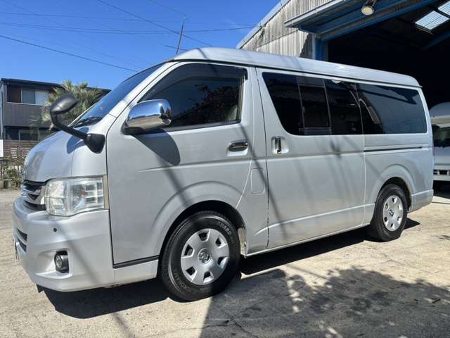 2011 Toyota Hiace – thumbnail 4