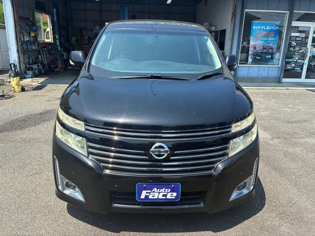 2011 Nissan Elgrand – thumbnail 2