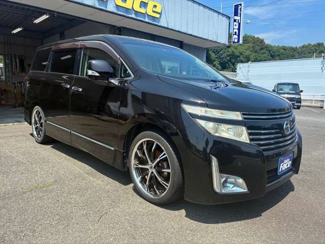 2011 Nissan Elgrand – thumbnail 3