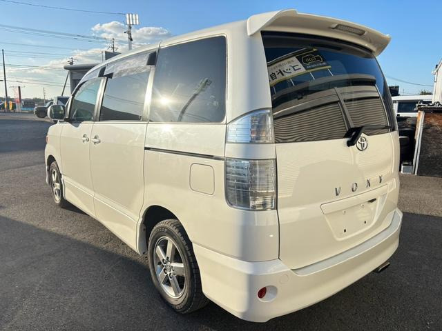 2005 Toyota Voxy – thumbnail 3