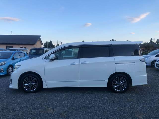 2011 Nissan Elgrand – thumbnail 4